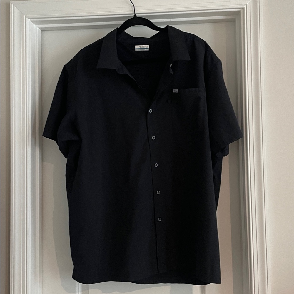 Columbia Men's Black Casual Button Down Shirt